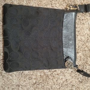 🚫🚫🚫🚫🚫SOLD OUTSIDE OF POSHMARK 🚫🚫🚫🚫 🖤🖤🖤Black Coach Crossbody🖤🖤🖤